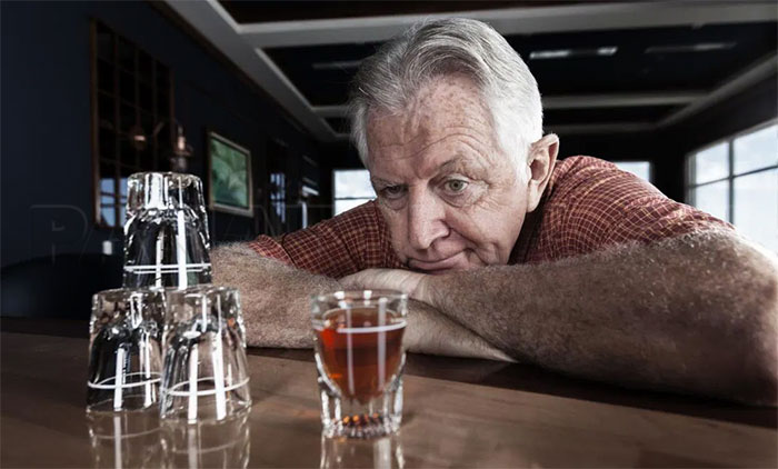 Алкогольная деменция у пожилого мужчины