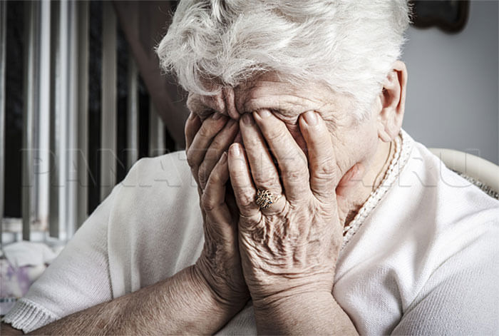 Пожилая женщина в депрессии